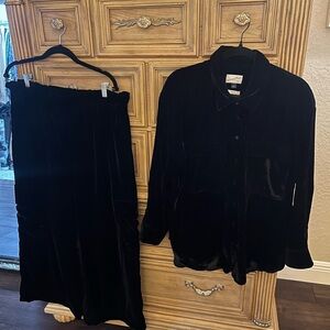 Universal Thread Black Velvet Top